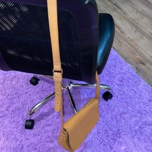 Forever 21 adjustable strap shoulder pocketbook